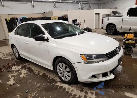 2014 Volkswagen Jetta Base z USA, uszkodzony, nr VIN 3VW2K7AJ5EM409826